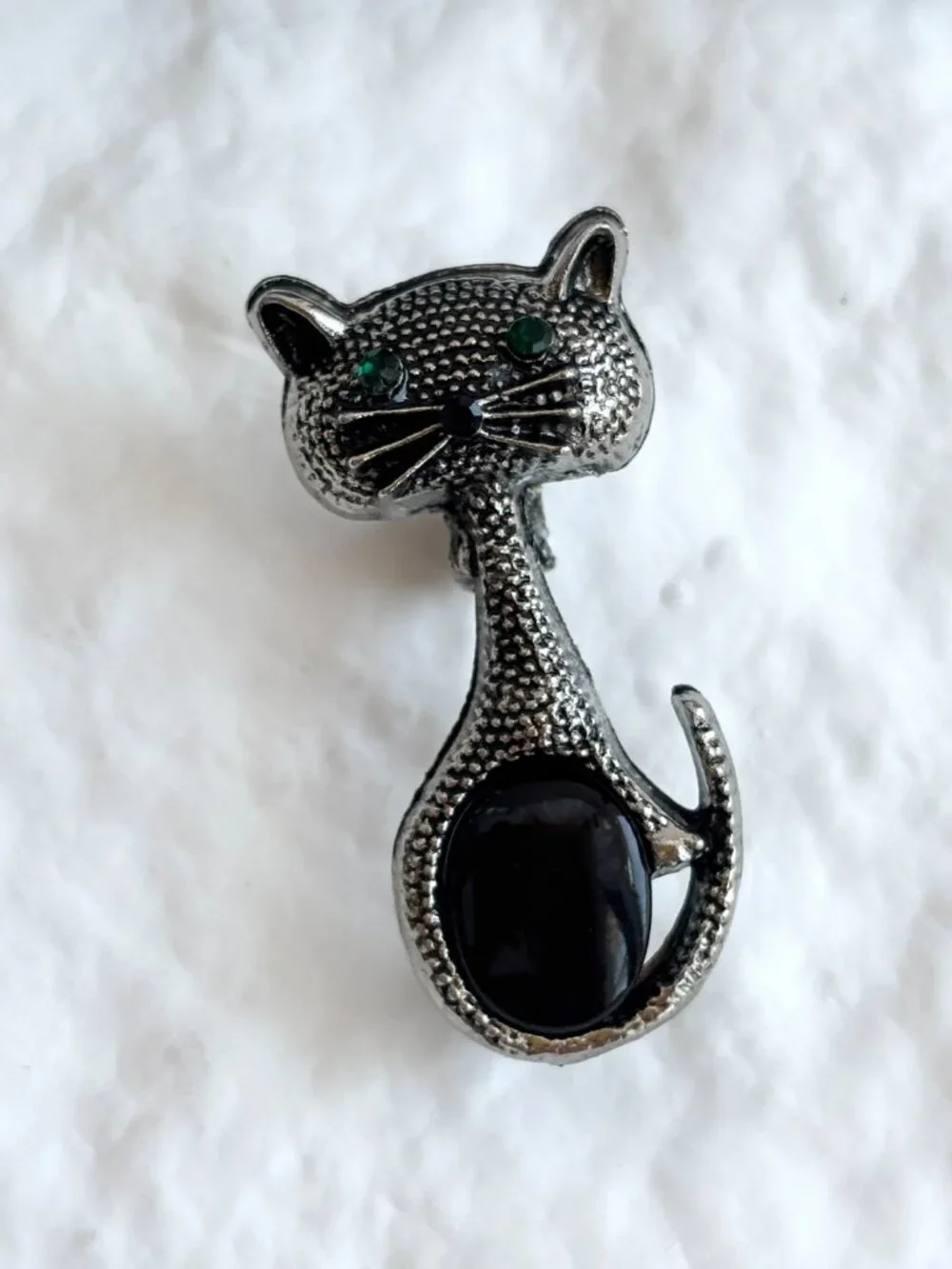 Cat | Kitty | Kitten Silver Toned Textured 3D Faux Black Onyx Brooch Pin
